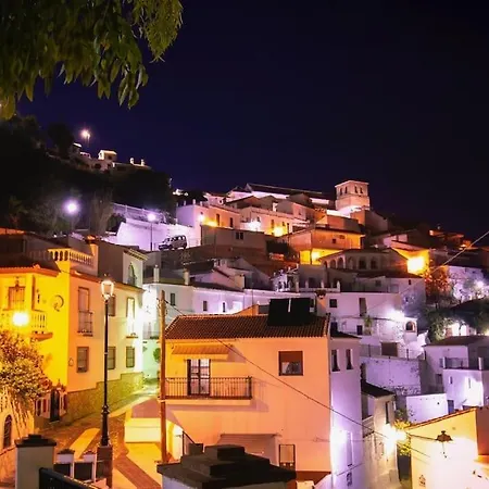 Casa Asilah, Your Serene Mountain Retreat Awaits! Holiday home